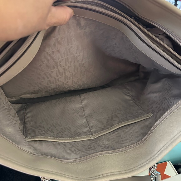 Michael Kors Beige Tote Bag - Picture 5 of 9